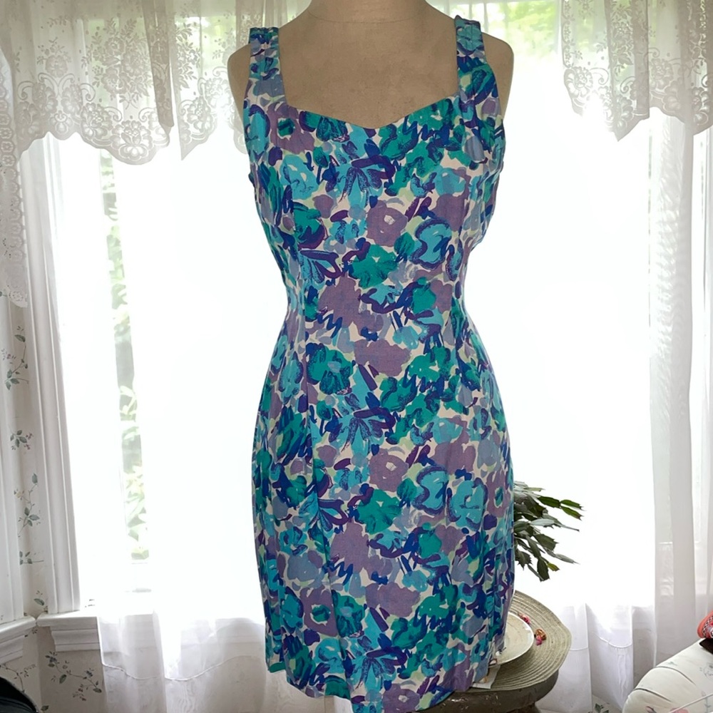 Light summer dress, beautifully placed simple pleats for body skimming fit.